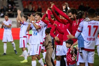 Les joueurs du FC Sion en communion avec le Gradin Nord suite à leur victoire 3-0 contre Wil vendredi dernier à Tourbillon